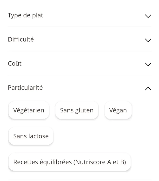 Les filtres de recherche de l'appli Marmiton : type de plat, difficulté, coût, puis la rubrique Particularité avec Végétarien, Sans gluten, Végan, Sans lactose et Recettes équilibrées (Nutriscore A et B).